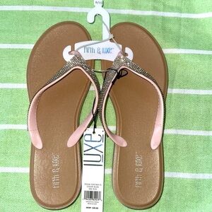 Nwt Rhinestone Blush Pink Flip-flops Size 9/10 (Fits like an 8/9)